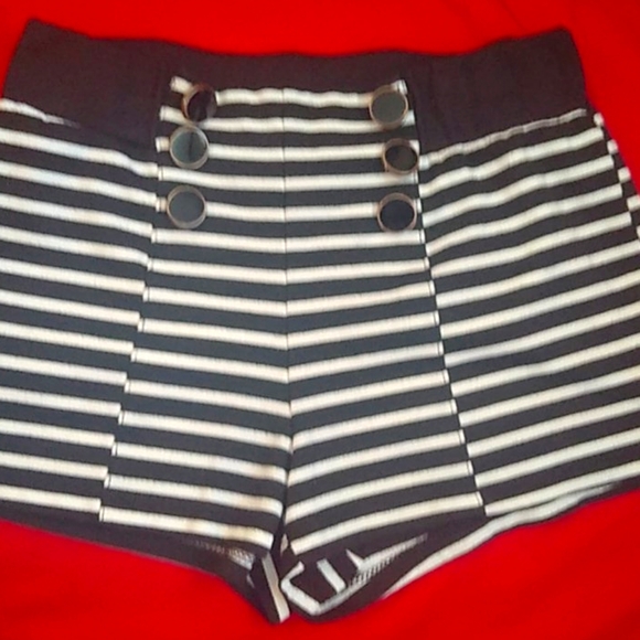 just ginger Pants - Black and white striped shorts
